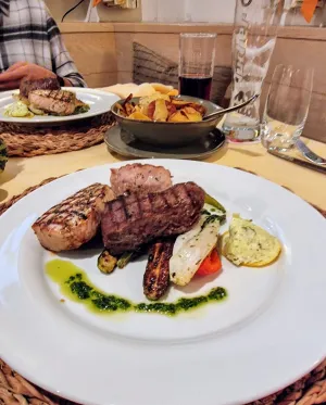 Rotes Ross Marktbergel