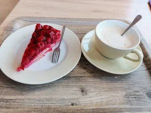 Der Dorfladen am Bahnhof und Café Gleis D
