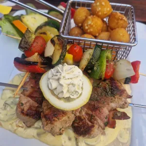 Gasthaus "Goldener Adler", Fam. Gerhäußer