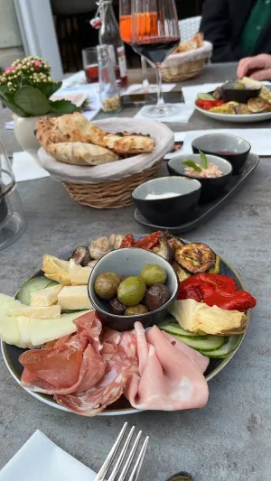 Amici Pizza Cafe Bar GmbH