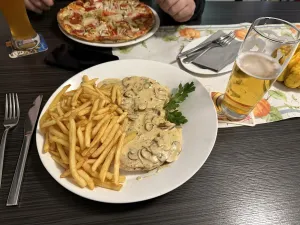 Gina's Pizzeria Bar