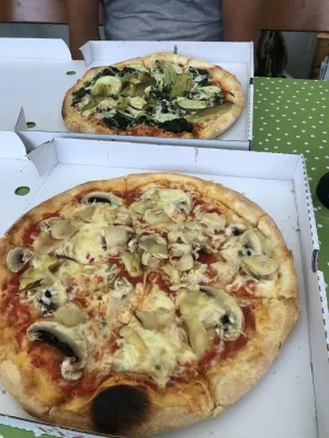 Pizza im Hof