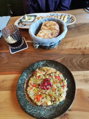 NOAH Restaurant & Lounge