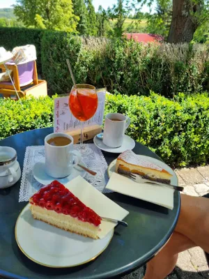 Cafe zum süßen Huhn