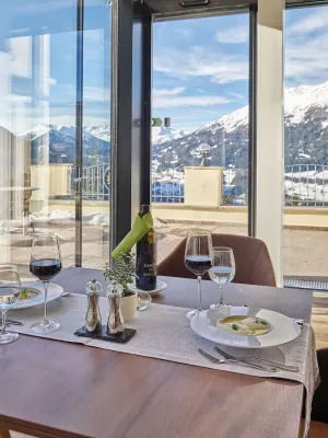 a la Carte Restaurant Zirben Lounge