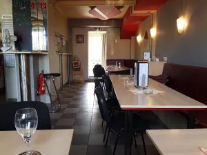 Cafe Pub Petite