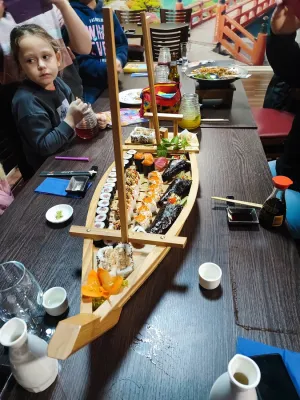 Six Aight Sushi & Noodle Bar