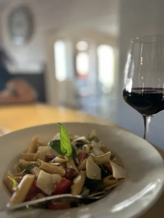 Bild von Nous Cafe &amp; Restaurant