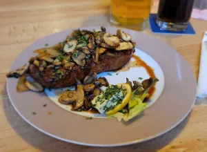 Zum Stadtkrug: Steakhaus, Barbeque & Grill Restaurant mit Hotel