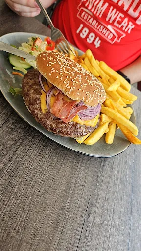 Welcome Food & Drinks