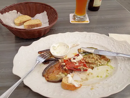 Bild von Burg Restaurant Santorini
