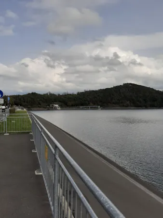 Bild von Leuchtturm am See