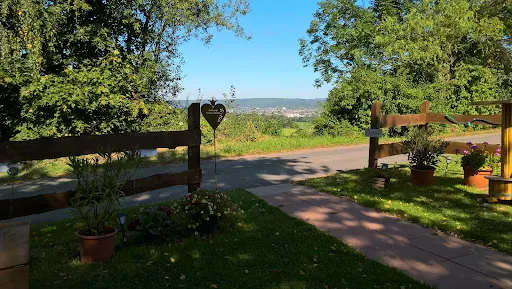 Bild von Biergarten im Baumgarten, Rast - und Jausenstation mit Selbstbedienung.
