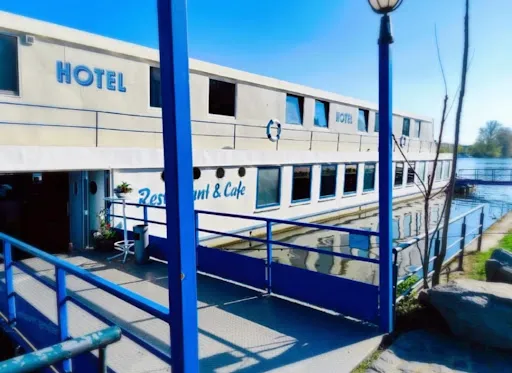 Bild von Mainod - Café Restaurant Hotel - das schwimmende Kleinod