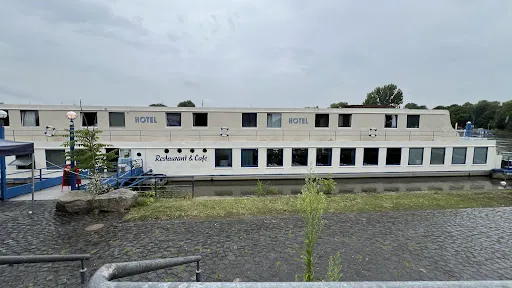 Bild von Mainod - Café Restaurant Hotel - das schwimmende Kleinod