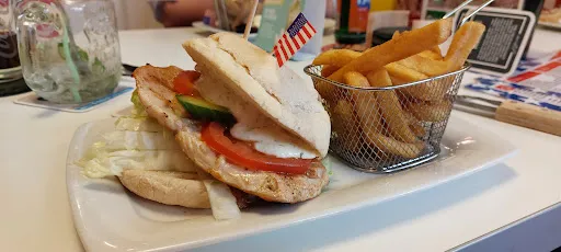 Bild von Mary-Lou's American Diner & Bowling