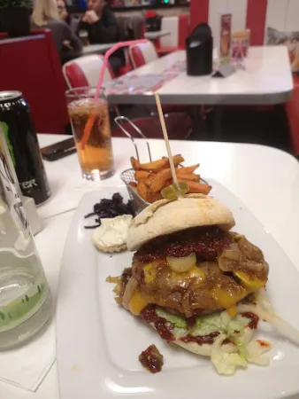 Bild von Mary-Lou's American Diner & Bowling