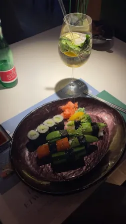 Bild von Akakiko Sushi & Asian Fusion, Bibimbap, Kimchi