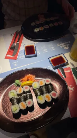 Bild von Akakiko Sushi & Asian Fusion, Bibimbap, Kimchi