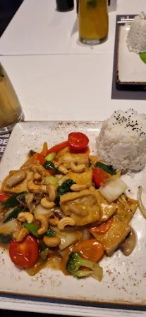 Bild von Akakiko Sushi & Asian Fusion, Bibimbap, Kimchi