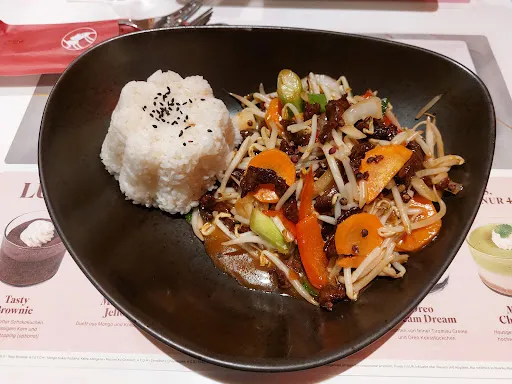 Bild von Akakiko Sushi & Asian Fusion, Bibimbap, Kimchi