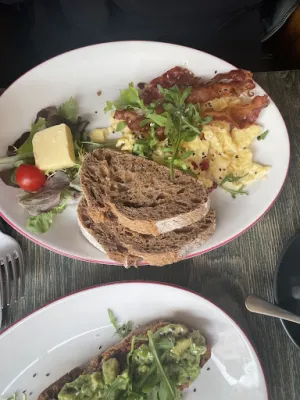 Nebenan Brunch & Bar