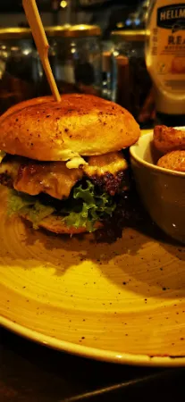 Bild von Drunken Cow Bar & Grill