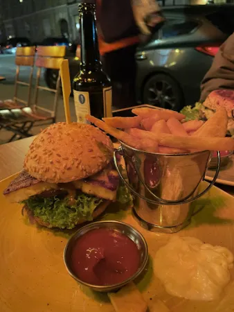 Bild von Drunken Cow Bar & Grill