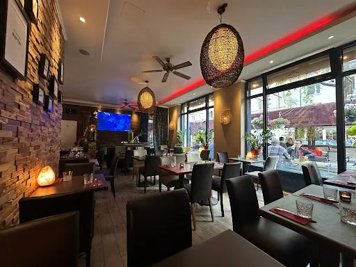 Bild von JACK GLOCKENBACH Vietnamesisches Restaurant München | Tages Bar