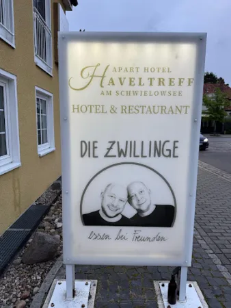 Bild von Die Zwillinge 1983 - Essen bei Freunden