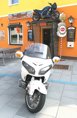 Biker-Cafe-Stucky