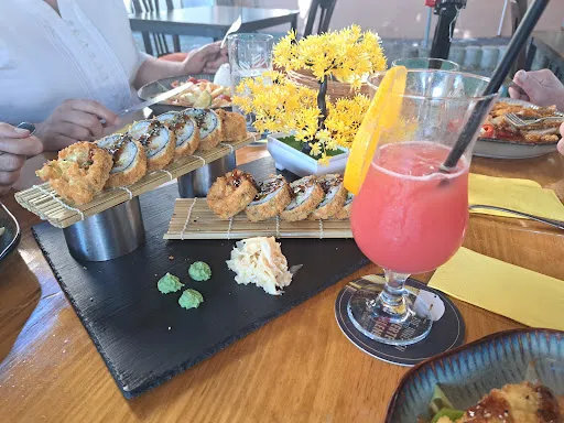 Bild von Lutherschenke-Asian Kitchen & Sushibar (Online Bestellung und Tisch Reservierung bei Website)
