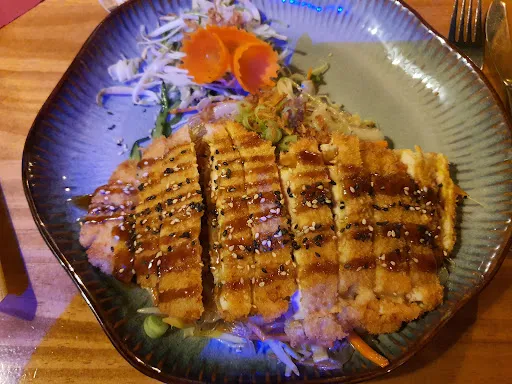 Bild von Lutherschenke-Asian Kitchen & Sushibar (Online Bestellung und Tisch Reservierung bei Website)