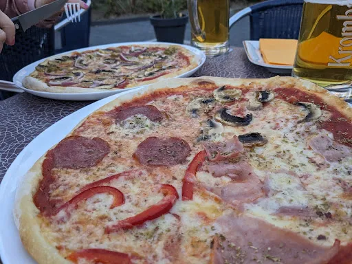 Bild von Waldcafe Steinofenpizza restaurantbetrieb und Bilder