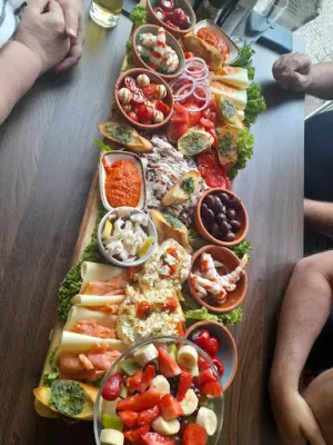 Kroatische Restaurant und EisKaffe Dalmacijaa