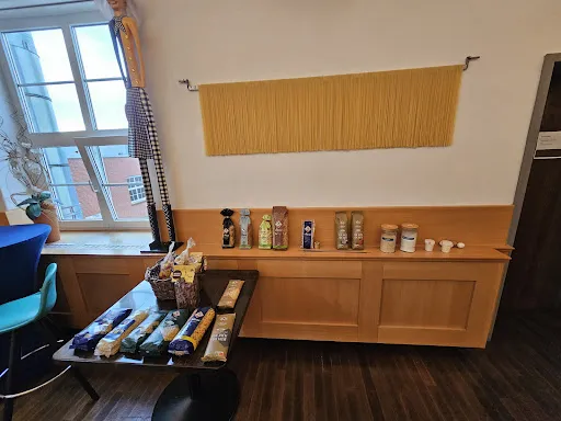 Bild von Restaurant „Makkaroni“, Shop und Gläserner Produktion