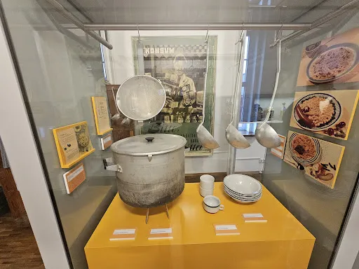 Bild von Restaurant „Makkaroni“, Shop und Gläserner Produktion