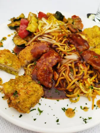 Bild von Tony's Restaurant im Remmler Hof deutsche und vietnamesische Küche in Brome Restaurant mit Biergarten