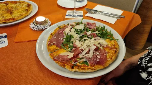 Bild von La Bella Toscana. Ristorante Pizzeria Italienische und Indische küche