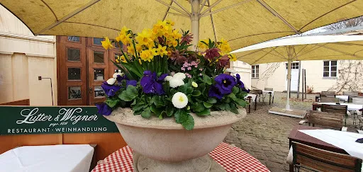 Bild von "Lutter & Wegner" im Schloss Glienicke