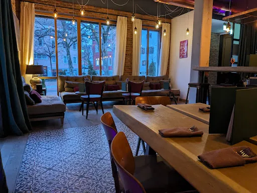 Bild von Essen und Trinken Im Hof