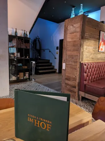 Bild von Essen und Trinken Im Hof