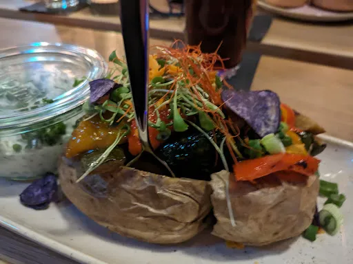 Bild von Essen und Trinken Im Hof
