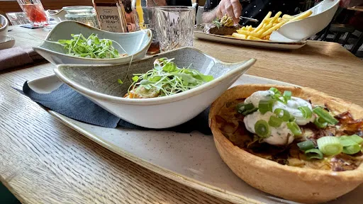 Bild von Essen und Trinken Im Hof