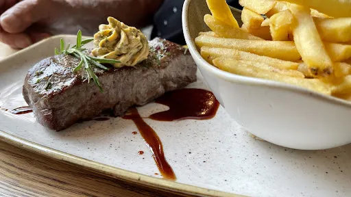 Bild von Essen und Trinken Im Hof