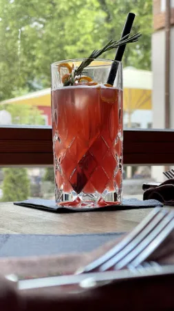 Bild von Essen und Trinken Im Hof