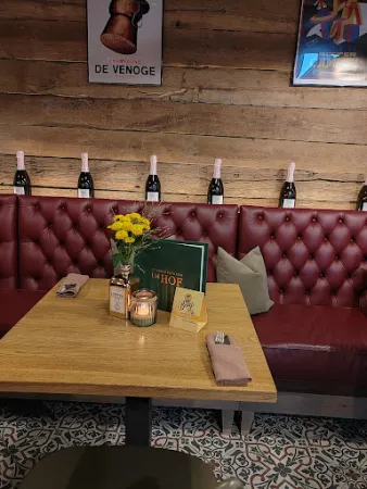 Bild von Essen und Trinken Im Hof