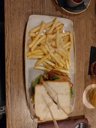 Bild von Essen und Trinken Im Hof