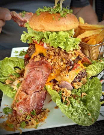 Bild von Calvins Burger & Schnitzel House