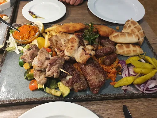 Bild von Kovas Balkan Restaurant | Hochzeitslocation | Catering